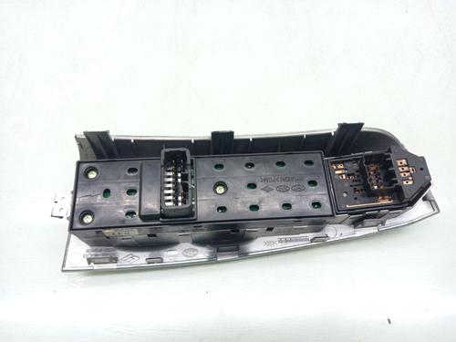 Left front window switch KIA SPORTAGE II (JE_, KM_) 2.0 CRDi 4WD | BP22980355I27
