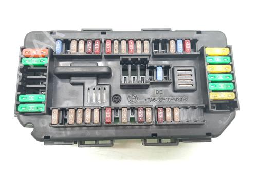 Used Fuse box BMW 3 Touring (F31) 318 d (150 hp) 19020468