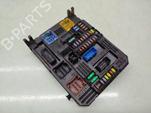 Used Fuse box Fuse box 38301978 38301978