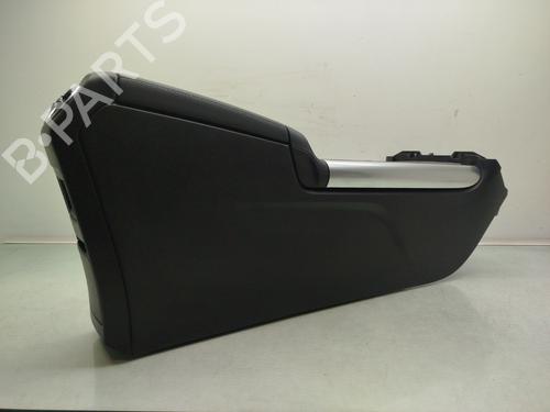 Used Armrest / Center console Armrest / Center console MERCEDES-BENZ GLA (H247) GLA 200 (247.787) (163 hp) 40107541 40107541