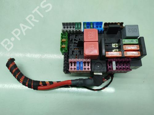 Used Fuse box Fuse box 38443696 38443696