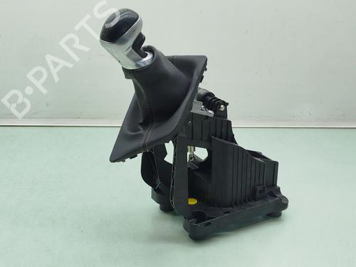 Used Gear lever PEUGEOT 3008 II SUV (MC_, MR_, MJ_, M4_) 1.2 THP/ PureTech 130 (MRHNSM, MRHNSU, MRHNSJ, MRHNYW,... (131 hp) 30485676