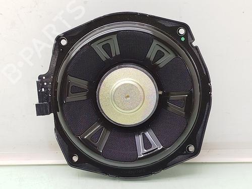 speaker-mercedes-benz-gla-h247-2020-35979849 main image