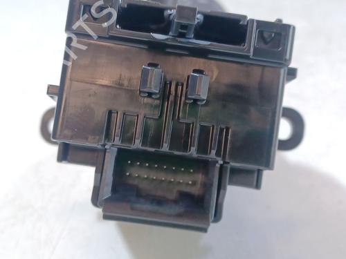 Headlight switch TOYOTA COROLLA Hatchback (_E21_, _EA1_, _EH1_) 1.8 Hybrid (ZWE211) | BP38411538I24 - Image 4