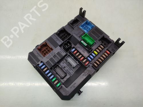 Used Fuse box Fuse box 38304007 38304007