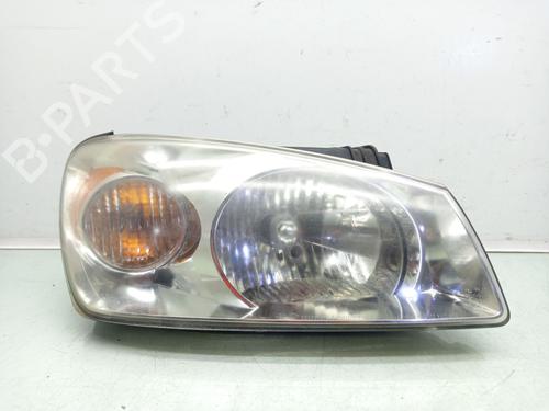 Right headlight KIA CERATO I Saloon (LD) 2.0 CRDi BP22981414C29