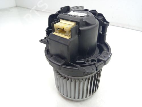 Used Heater blower motor RENAULT CAPTUR II (HF_) TCe 130 (HFMF) (131 hp) 22737122