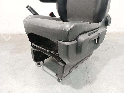 Left front seat PEUGEOT EXPERT Van (V_) 2.0 BlueHDi 180 | BP34568211C15  - Image 8
