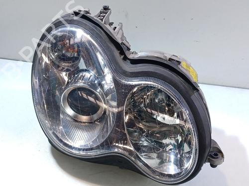Used Right headlight Right headlight MERCEDES-BENZ C-CLASS (W203) C 220 CDI (203.008) (150 hp) 35802066 35802066