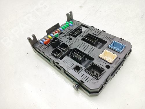 Used Fuse box Fuse box 38302022 38302022