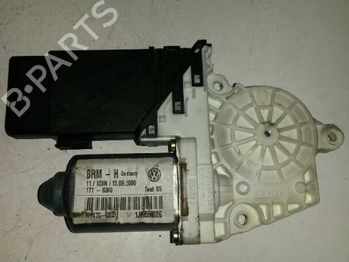 Rudehejsemotor forskærm højre SEAT LEON (1M1) 1.9 TDI (110 hp) 1518326