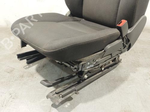 Right front seat NISSAN PRIMASTAR Van (X83) | BP30787433C16