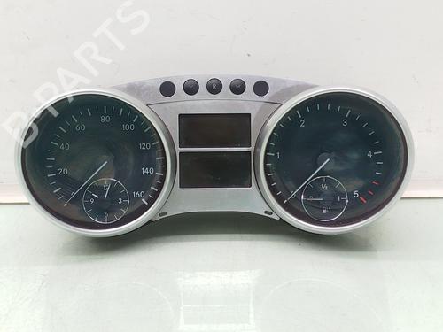 Used Instrument cluster Instrument cluster MERCEDES-BENZ M-CLASS (W164) ML 350 CDI 4-matic (164.122) (224 hp) 34623747 34623747