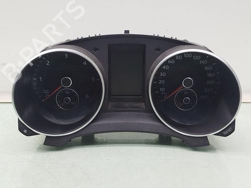 Używane Zestaw wskaźników / Licznik VW GOLF VI (5K1) 1.6 TDI (105 hp) 32338126