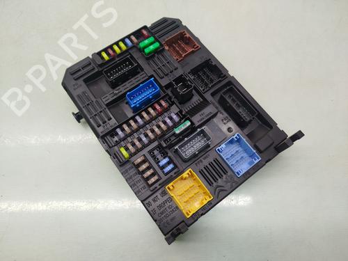 Used Fuse box Fuse box 38517661 38517661