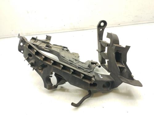 Højre forlygtestøtte) Højre forlygtestøtte) AUDI A4 B8 (8K2) 2.0 TDI (143 hp) 33812246 33812246