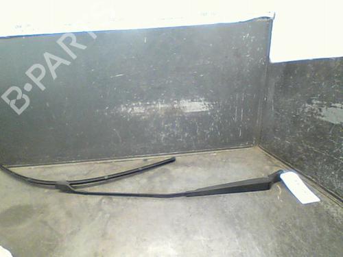 Used Front windshield wiper arm PEUGEOT 5008 (0U_, 0E_) 1.6 HDi (110 hp) 14873893