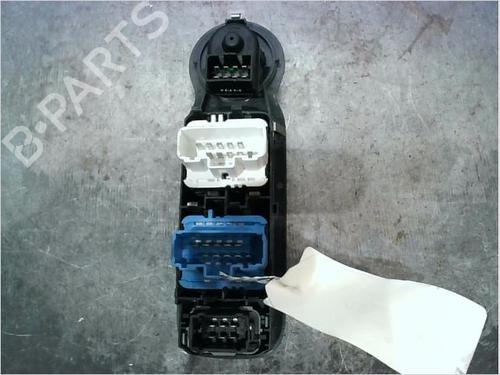 Used Left front window switch RENAULT MODUS / GRAND MODUS (F/JP0_) 1.5 dCi (FP0F, JP0F) (86 hp) 15546374