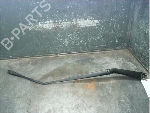 Used Front windshield wiper arm NISSAN JUKE (F15) 1.2 DIG-T (115 hp) 14873878