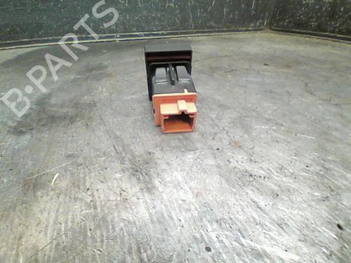 warning-switch-peugeot-3008-i-mpv-0u_-16-hdi-96652440zd-2009-2010-2011-2012-2013-2014-2015-2016-2017-10761752 main image