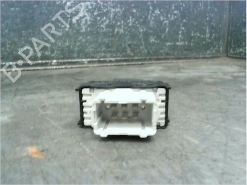 Used Switch Switch PEUGEOT 208 I (CA_, CC_) 1.4 HDi (68 hp) 13318105 13318105