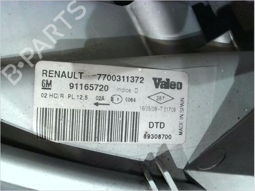 Used Right headlight RENAULT TRAFIC II Bus (JL) 1.9 dCI 80 (JL0B) (82 hp) 23116338