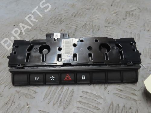 Used Warning switch RENAULT ARKANA I (LCM_, LDN_) 1.6 E-TECH 145 (LDMU) (143 hp) 19141509
