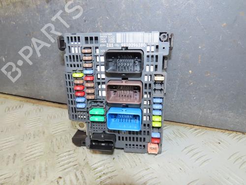 Used Fuse box Fuse box 38713587 38713587