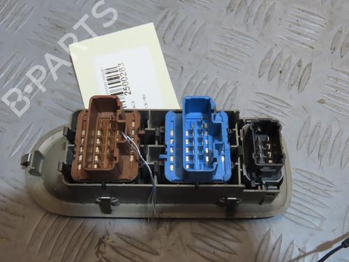 Used Left front window switch RENAULT CLIO III (BR0/1, CR0/1) 1.6 16V (BR05, BR0B, BR0Y, BR15, BR1J, BR1M, BR1Y, CR0B,... (112 hp) 26443069