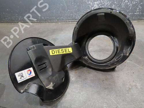 Used Fuel flap PEUGEOT 5008 (0U_, 0E_) 1.6 HDi (112 hp) 15903110