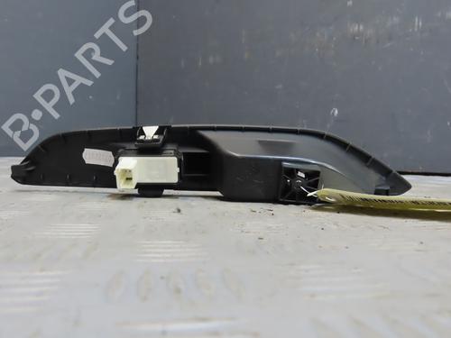 Venstre bak elrute bryter PEUGEOT 3008 II SUV (MC_, MR_, MJ_, M4_) 1.5 BlueHDi 130 (131 hp) 28685225