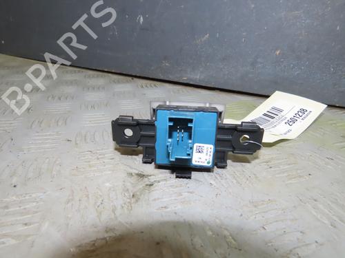 Used Switch Switch PEUGEOT 308 II (LB_, LP_, LW_, LH_, L3_) 1.2 THP 130 (131 hp) 33808257 33808257