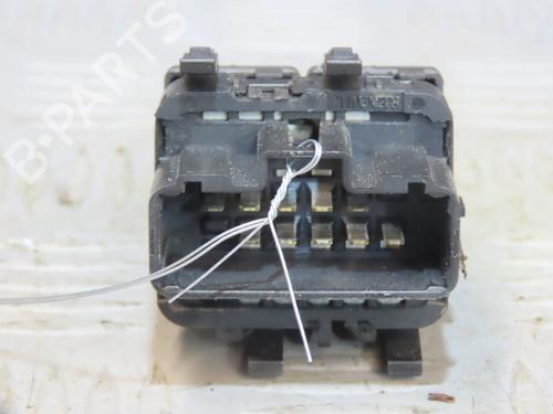 Used Left front window switch RENAULT MEGANE II (BM0/1_, CM0/1_) 1.5 dCi (BM1F, CM1F) (86 hp) 30403978
