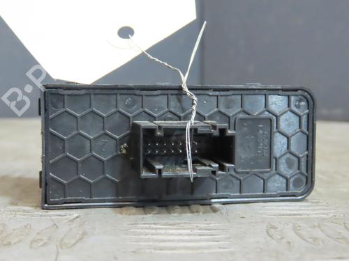 Used Left front window switch CITROËN C3 III (SX) 1.2 PureTech 82 (83 hp) 27438391