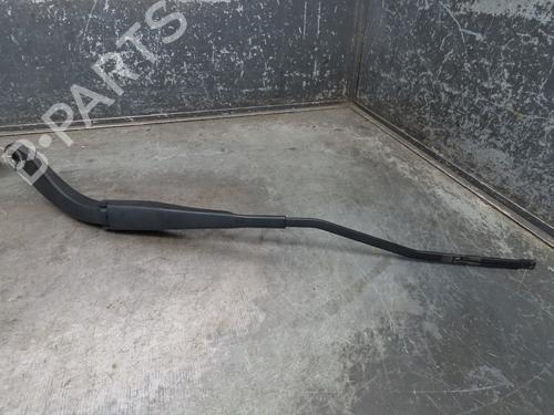 Used Front windshield wiper arm DACIA SANDERO II TCe 90 (B8M1, B8MA, B8AC) (90 hp) 17371438