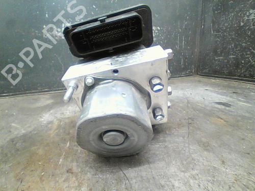 Used ABS pump RENAULT TWINGO III (BCM_, BCA_) 0.9 TCe 95 (92 hp) 10919657