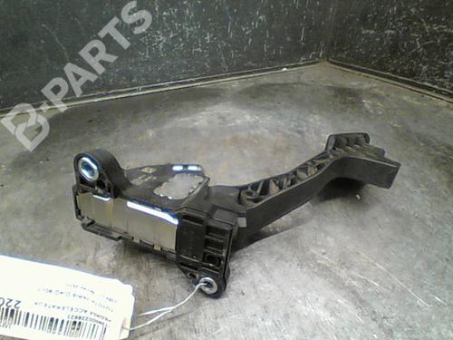 Used Pedal TOYOTA YARIS (_P13_) 1.4 D (NLP130_, NLP130) (90 hp) 10758337