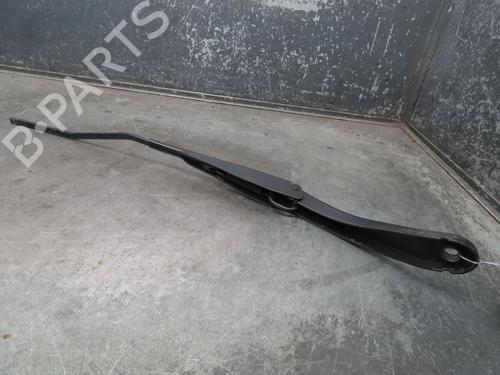 Used Front windshield wiper arm DACIA SANDERO II TCe 90 (B8M1, B8MA, B8AC) (90 hp) 17371438