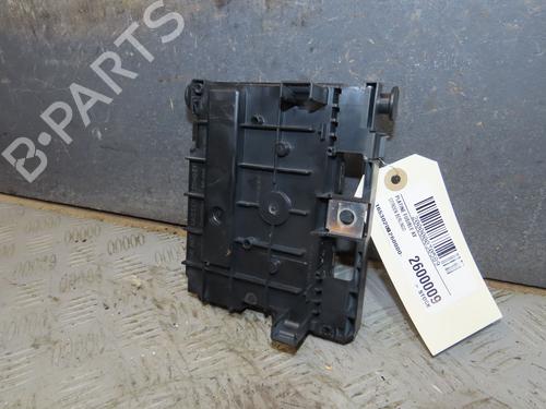 Used Fuse box Fuse box 38474381 38474381