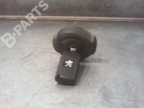 Used Fuel flap PEUGEOT 3008 I MPV (0U_) 2.0 HDi 150 / BlueHDi 150 (150 hp) 11209431