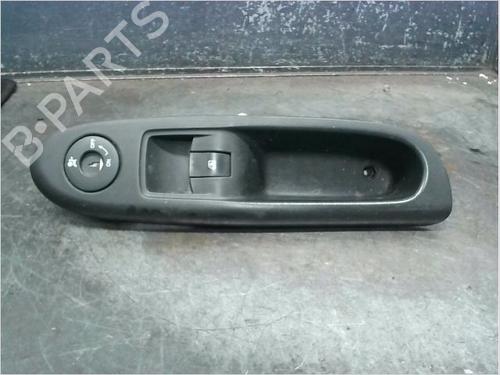 Used Switch RENAULT CLIO II (BB_, CB_) 1.2 (BB0A, BB0F, BB10, BB1K, BB28, BB2D, BB2H, CB0A,... (58 hp) 14979424