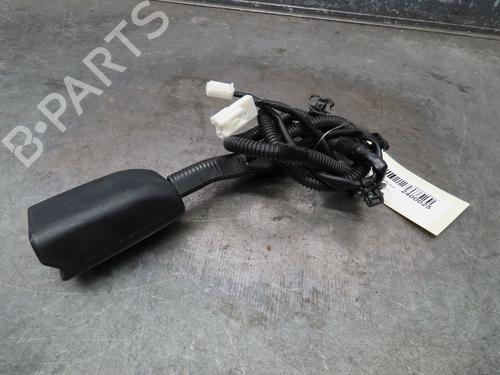 Veiligheidsgordelgesp TOYOTA YARIS (_P13_) 1.4 D (NLP130_, NLP130) (90 hp) 21112930