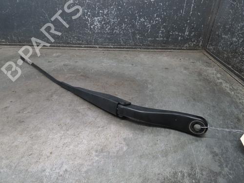 Used Front windshield wiper arm DACIA SANDERO II TCe 90 (B8M1, B8MA, B8AC) (90 hp) 17371437