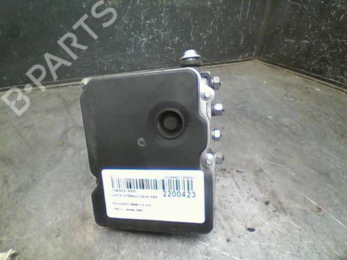 Used ABS pump PEUGEOT 5008 (0U_, 0E_) 1.6 HDi (110 hp) 10760998