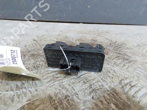 Used Left front window switch CITROËN C3 III (SX) 1.2 THP 110 (SXHNPS, SXHNZT, SXHNZ6) (110 hp) 29901882