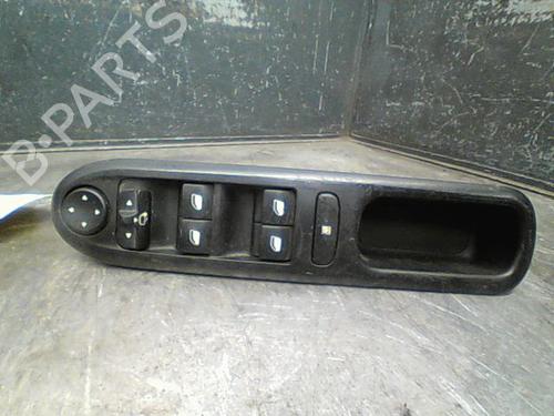 Used Left front window switch Left front window switch PEUGEOT 407 (6D_) 3.0 (6DXFVJ) (211 hp) 10766124 10766124