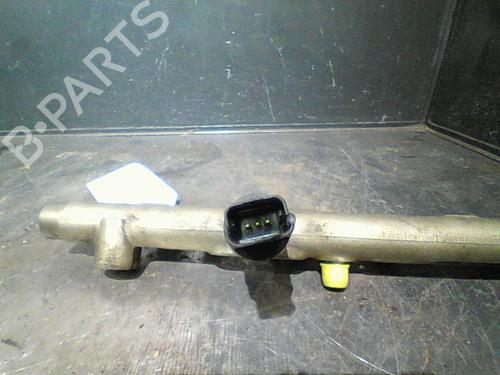 Used Injection rail CITROËN XSARA (N1) 2.0 HDi 90 (90 hp) 10758408
