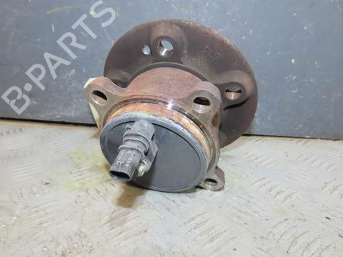 Mozzo posteriore sinistro Mozzo posteriore sinistro MERCEDES-BENZ A-CLASS (W177) A 200 (177.087) (163 hp) 33860525 33860525