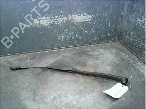 Used Front windshield wiper arm NISSAN JUKE (F15) 1.2 DIG-T (115 hp) 14873902
