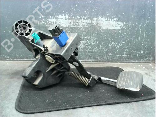 Used Break pedal RENAULT TRAFIC III Van (FG_) 1.6 dCi 120 (FGMB, FGMC) (120 hp) 14978800